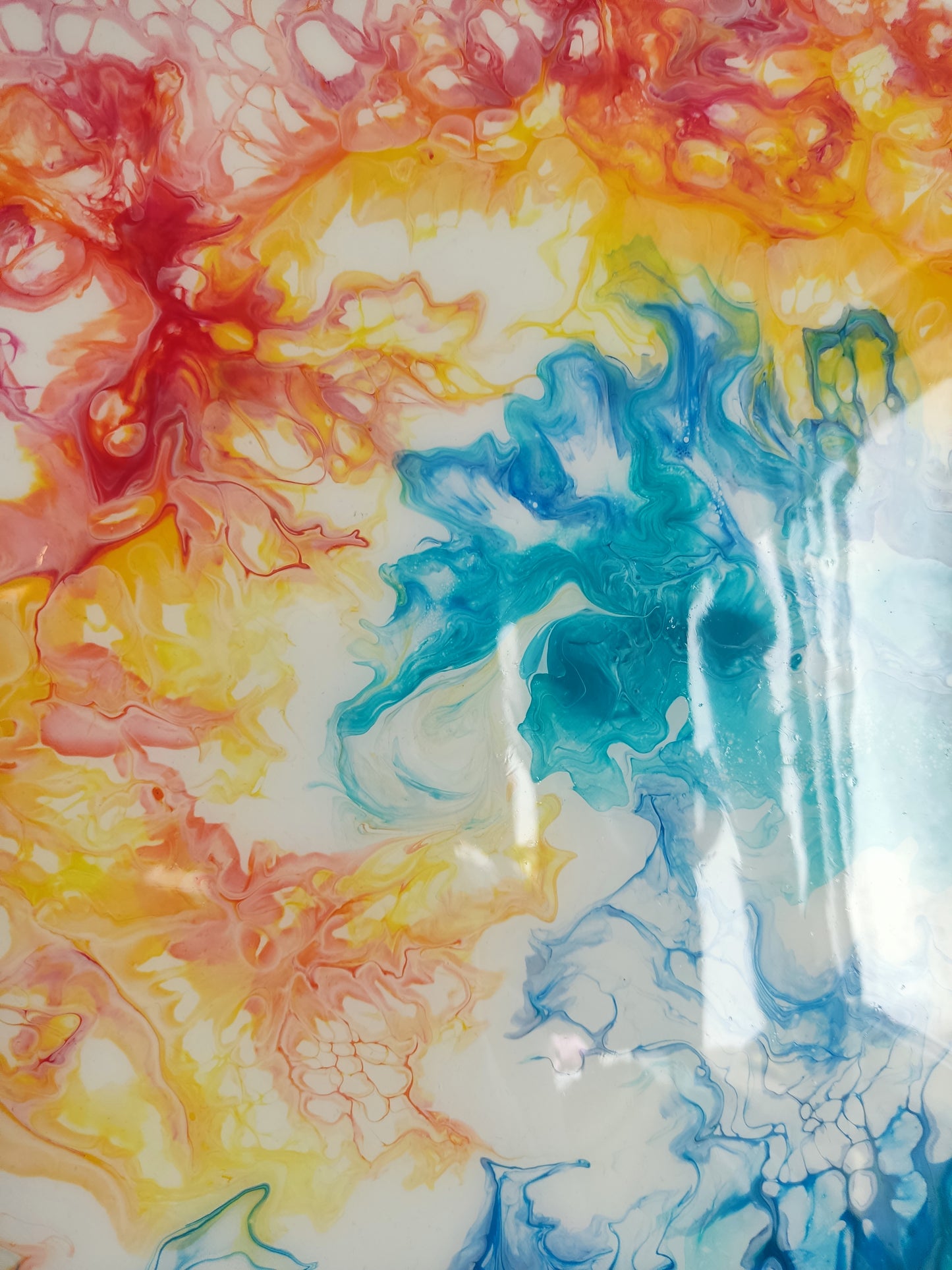„Feuer und Wasser: Ein Meisterwerk der Harmonie“  HOCHGLANZ mit Resin veredelt, Ø 50cm Durchmesser