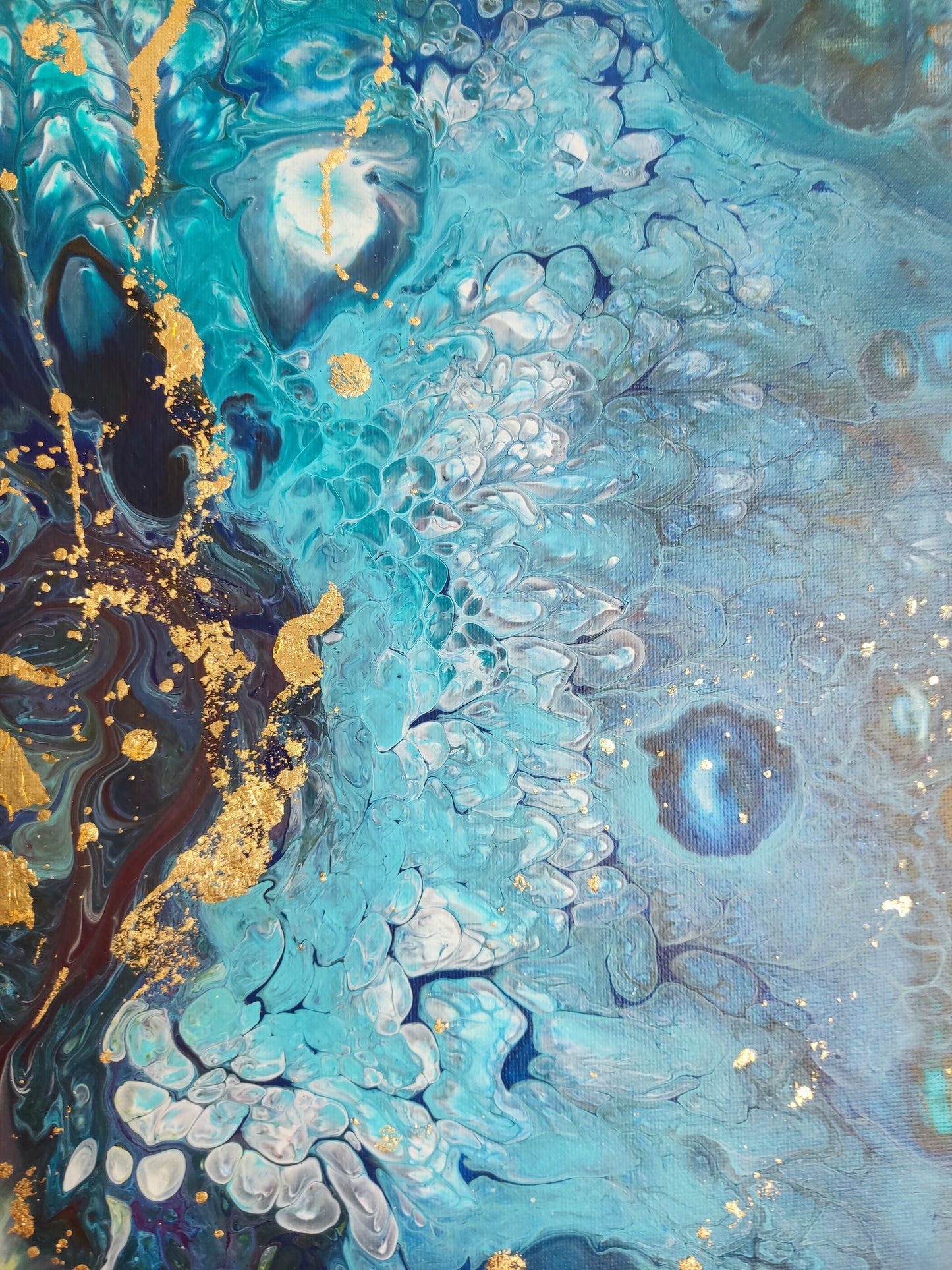 “Golden Ocean Vibes: Energy and Emotions on Canvas!”