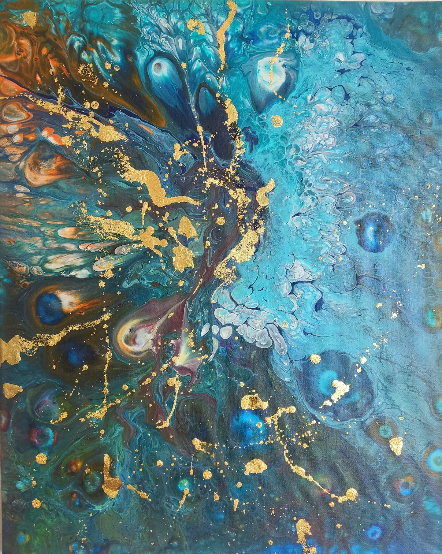 “Golden Ocean Vibes: Energy and Emotions on Canvas!”